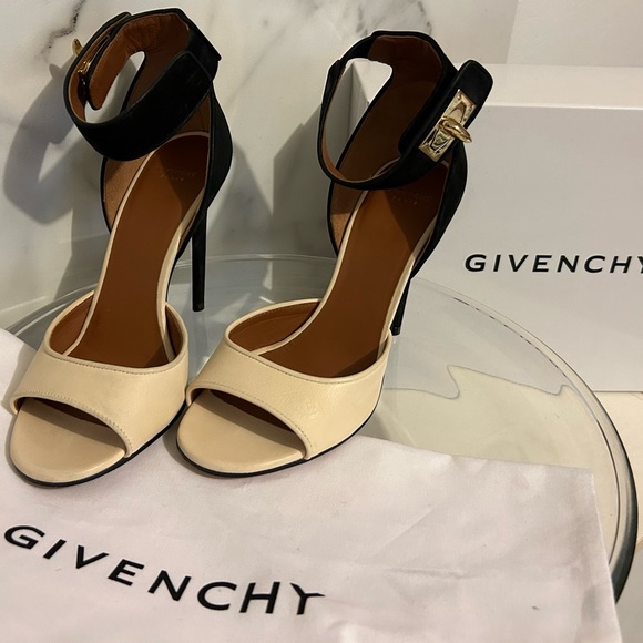 Givenchy Classic - Picture 7 of 8